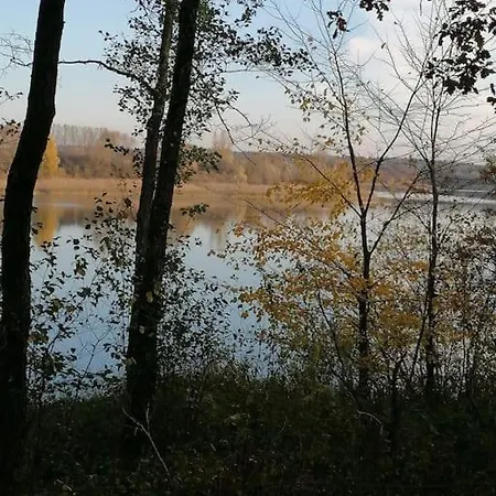 Swietna Nad Jeziorem Tatil Evi
