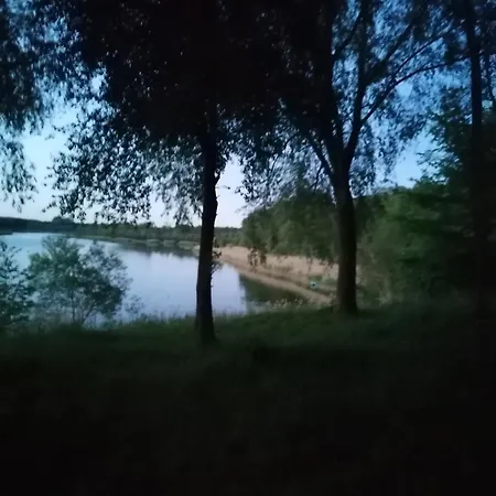 Swietna Nad Jeziorem 度假居 Swietne